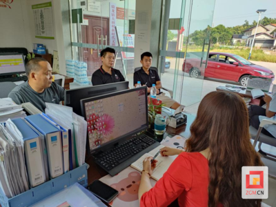 富顺县创新服务模式 院坝里的“一站式”服务，助力农民工就业创业与企业咨询同步提升